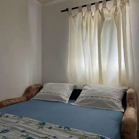 11274e Apartment